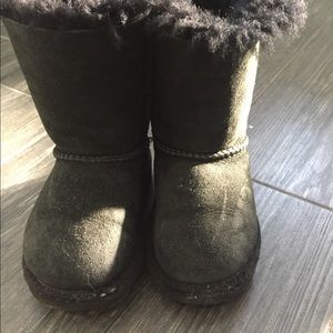 Little girls Uggs toddler size 7